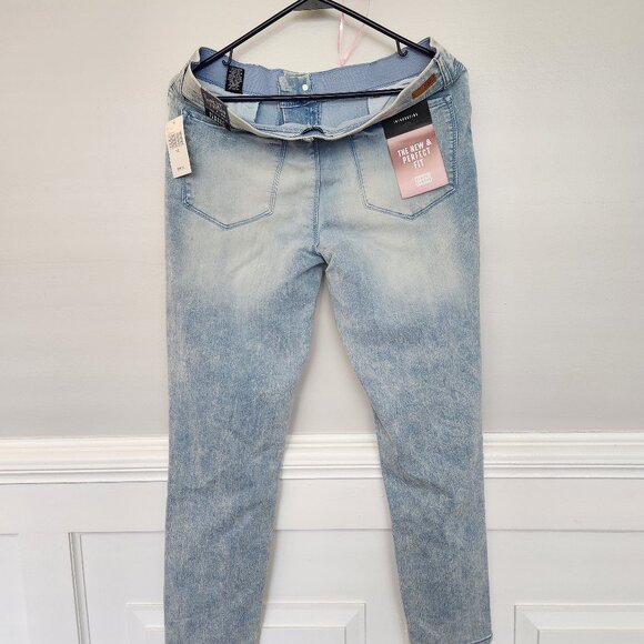 NWT Almost Famous Jeggings Waist Trainer Jean Juniors size 15 - Picture 7 of 8